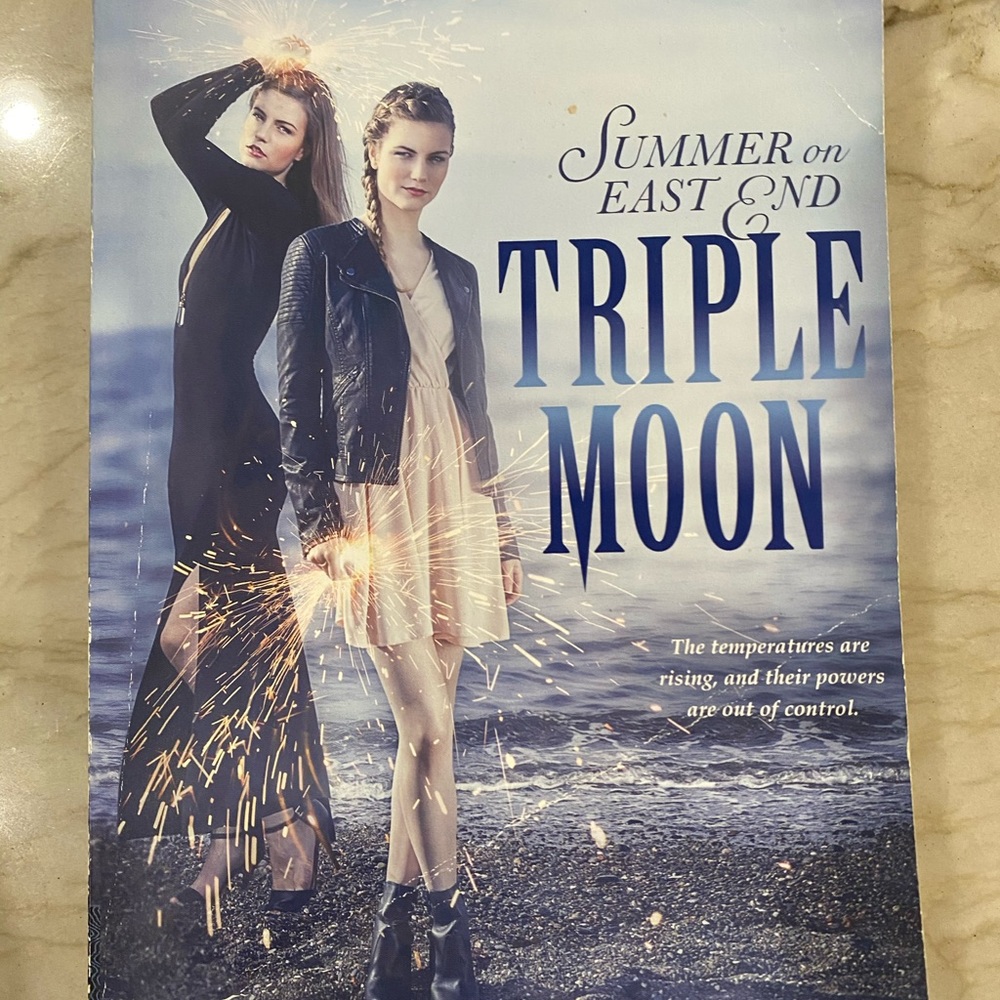 Book : Triple Moon by Melissa de la Cruz